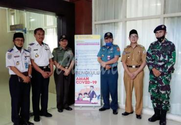 Asisten III Administrasi Umum Setda Provinsi Bengkulu Gotri Suyanto dalam pertemuannya dengan Kolonel Laut (E) Dr. Lukman Yudho Prakoso, S.Ip, M.A.P