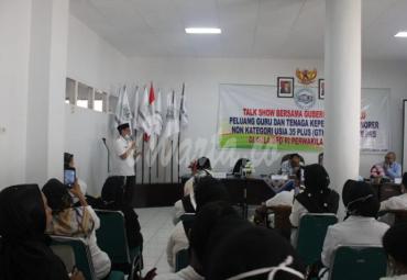 Talkshow mengangkat tema "Peluang Guru Dan Tenaga Kependidikan Honorer Non Kategori Usia 35 Plus (GTKHNK 35+) Jadi PNS"