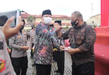 Gubernur Rohidin usai hadir pada Deklarasi Aman Covid-19 se-Provinsi Bengkulu Dalam Rangka Pilkada Serentak Tahun 2020, di Lapangan Rekonfu Polda Bengkulu, Kamis (10/09).
