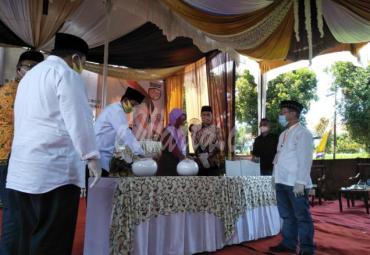 Proses pengundian nomor urut calon