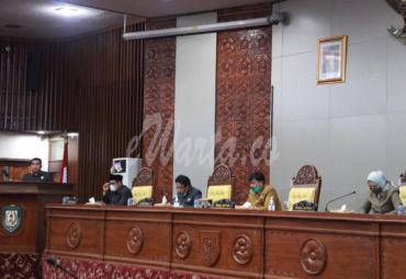  Laporan Banggar atas Raperda tentang APDP-P Provinsi Bengkulu TA 2020, pada Rapat Paripurna ke 5 Masa Persidangan ke 3 Tahun Sidang 2020, di Ruang Rapat Paripurna, Selasa (29/9).