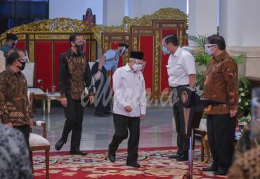 Presiden Joko Widodo dalam Sidang Kabinet Paripurna mengenai Penanganan Kesehatan dan Pemulihan Ekonomi untuk Penguatan Reformasi Tahun 2021 yang digelar di Istana Negara, Jakarta, Senin (07/09/2020).