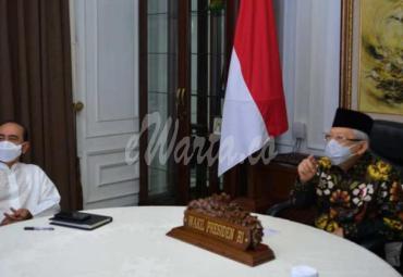 Wakil Presiden (Wapres) K.H. Ma’ruf Amin saat menghadiri acara Pengenalan Kehidupan Kampus bagi Mahasiswa Baru (PKKMB) Universitas Negeri Surabaya secara virtual, dari Jakarta, Senin (07/09/2020).