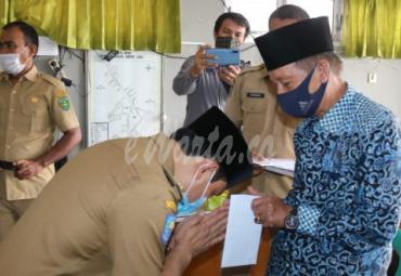 Dedy saat menyapa tokoh masyarakat dan tokoh agama di Kelurahan Anggut Atas.