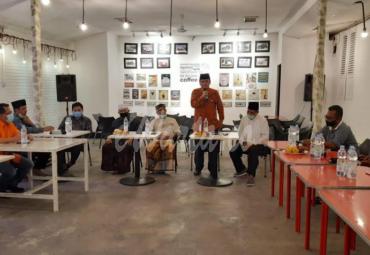 diskusi dengan sejumlah tokoh masyarakat di Aceh Barat Daya, Kamis (01/10) malam