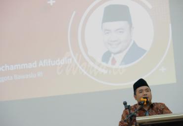 Koordinator Divisi Pengawasan dan sosialisasi Bawaslu M. Afifuddin memberikan sambutan kegiatan pembukaan SKPP Angkatan III. Foto: Humas Bawaslu RI