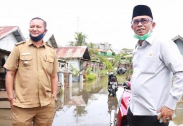 Dinas PUPR dan Ketua DPRD Kota Bengkulu Tinjau Korban Banjir