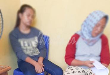 Korban bersaama ibunya melapor ke polisi