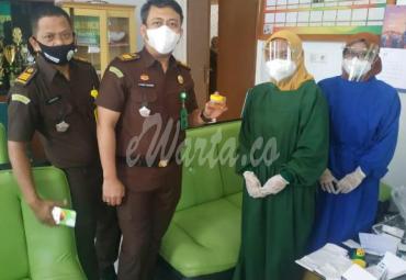 Puluhan Pegawai Kejari Lutra Ikuti Tes Urine