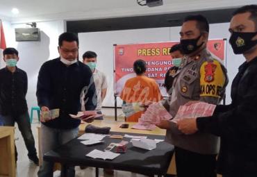 IRT yang diamankan bersama barang bukti.