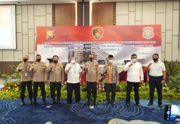 pembinaan dan peningkatan kemampuan bagi Penyidik Polri dan Penyidik Pegawai Negeri Sipil (PPNS) di Ballroom Hotel Mercure, Kamis (15/10).