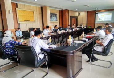  rapat di Ruang Rapat Rafflesia Kantor Gubernur Bengkulu, Rabu siang (21/10).