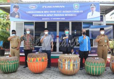 Plt Gubernur Dedy Ermansyah, usai membuka secara resmi Laboratorium Mini