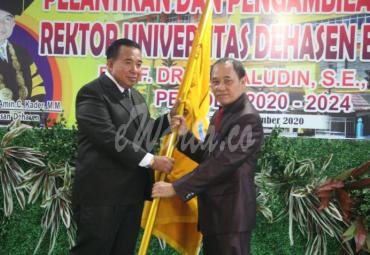 Pelantikan Rektor Universitas Dehasen (Unived) Bengkulu Periode 2020-2024, di Aula Lantai IV Unived Bengkulu, Selasa (24/11). 