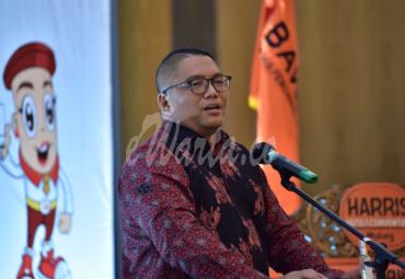  Koordinator Divisi Hukum, Humas, Data, dan Informasi Bawaslu Fritz Edward Siregar memberikan sambutan dalam Rapat Koordinasi Nasional Evaluasi Pengawasan Pilkada 2020 di Malang, Jawa Timur (20/12/2020)/foto: Robi Ardianto (Humas Bawaslu)