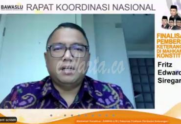 Anggota Bawaslu Fritz Edward Siregar memberikan arahan dalam Rakornas Finalisasi Pemberian Keterangan Tertulis secara virtual, Sabtu (23/01/2021)/foto: screen shoot zoom