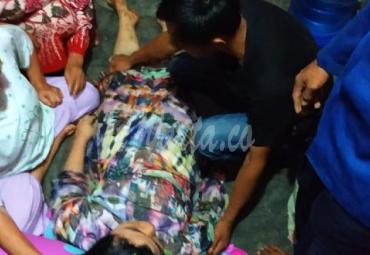 Damkar Kota Bengkulu Selamatkan IRT yang Hendak Terjun dari Menara Masjid