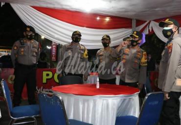 Kapolda Bengkulu Berikan Bingkisan pada Petugas Patroli Malam Tahun Baru