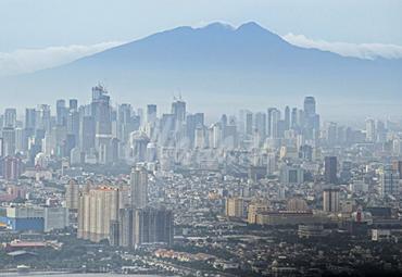Foto udara gedung-gedung bertingkat di Jakarta, Minggu (10/1/2021). - (antarafoto)