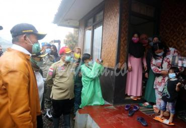 Menko PMK Minta Protokol Kesehatan Tetap Diterapkan Meski di Tengah Bencana