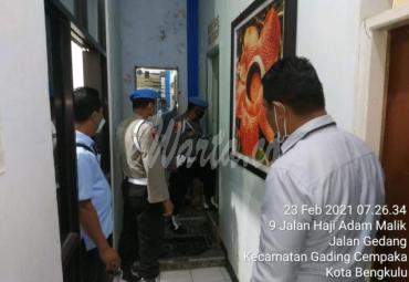 Puluhan Personel Bid Propam Cek Urine