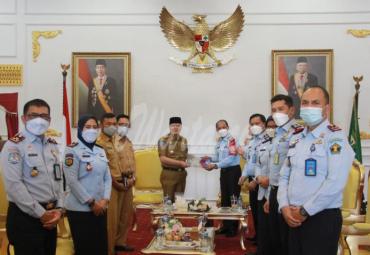 Kunjungan Kepala Kantor Wilayah Kementerian Hukum dan HAM Bengkulu Imam Jauhari, Selasa (9/3/2021) di Gedung Daerah Balai Raya Semarak Bengkulu.