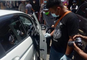 Aksi bandit pecah kaca mobil