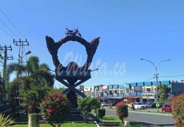 Monumen knalpot di depan Mapolda Bengkulu