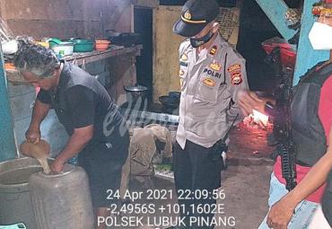 Polsek Lubuk Pinang Sita Ratusan Liter Tuak