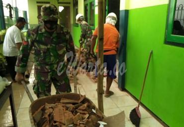 Kodim 0808/Blitar dan Yonif 511 Bantu Warga Terdampak  Gempa Bumi 