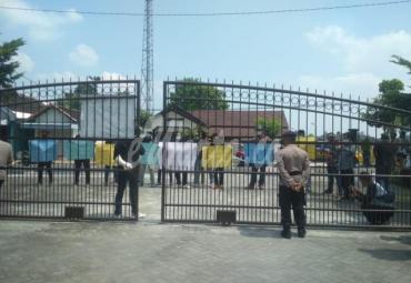 LSM GPI Demo Kantor DPRD Kabupaten Blitar