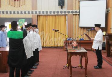 Rohidin Mersyah saat melantik Pimpinan (Ketua dan Wakil Ketua) Baznas Provinsi Bengkulu Periode 2021 - 2026, Jumat (7/5/2021).