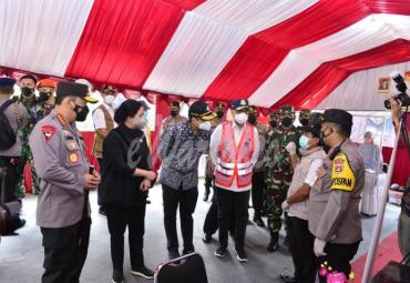 Bersama Panglima TNI, Kapolri Tinjau Pos Penyekatan Merak-Bakauheni 