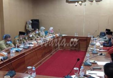 Rapat Dengar Pendapat Komisi 1 DPRD Kota Bengkulu dengan BKPP Kota Bengkulu di Ruang Rapat Ratu Samban DPRD Kota Bengkulu, Selasa (25/05).