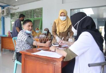 Ratusan Pegawai UIN Fatmawati Sukarno Jalani Vakasinasi Covid-19