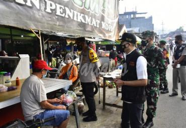 PPKM Darurat, Dandim 0808/Blitar Bersama Forkopimda Kabupaten Blitar Sidak ke Pasar